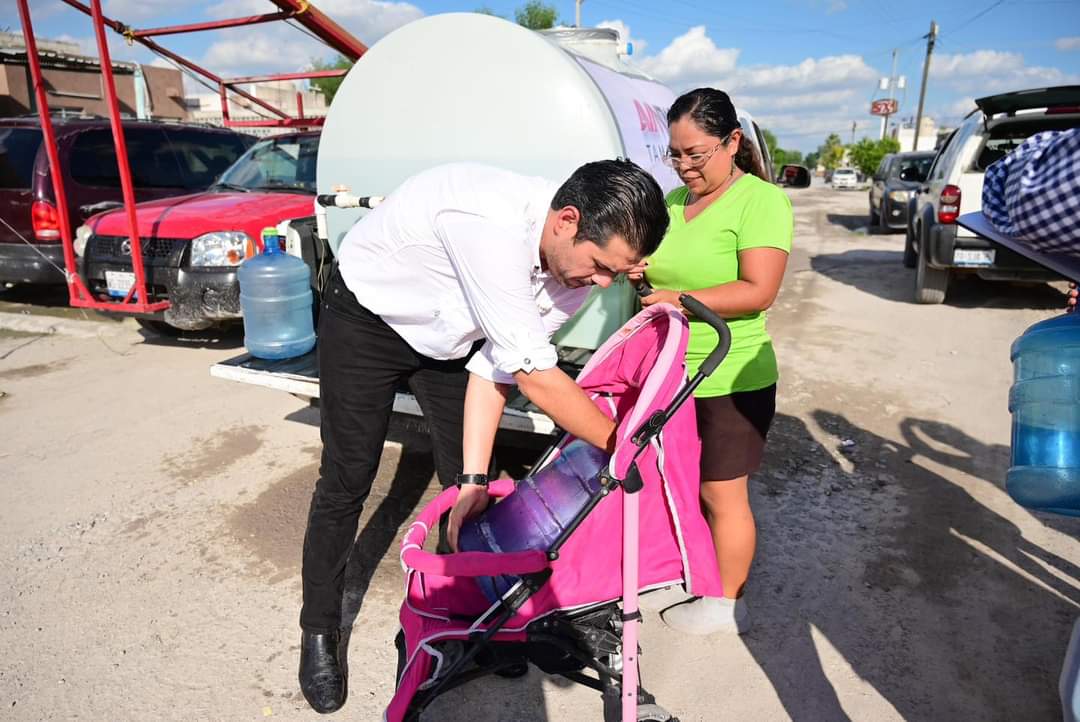 Avanzada Tamaulipeca en Reynosa entrega agua purificada