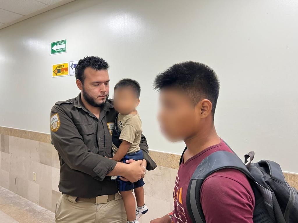 En carreterazo fallecen 2 migrantes hondureños y 3 más resultan lesionados