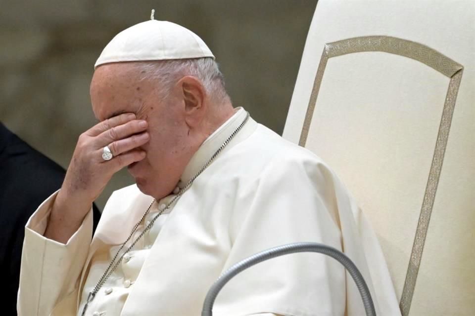 ‘Aún no estoy bien’, dice Papa en acto público semanal