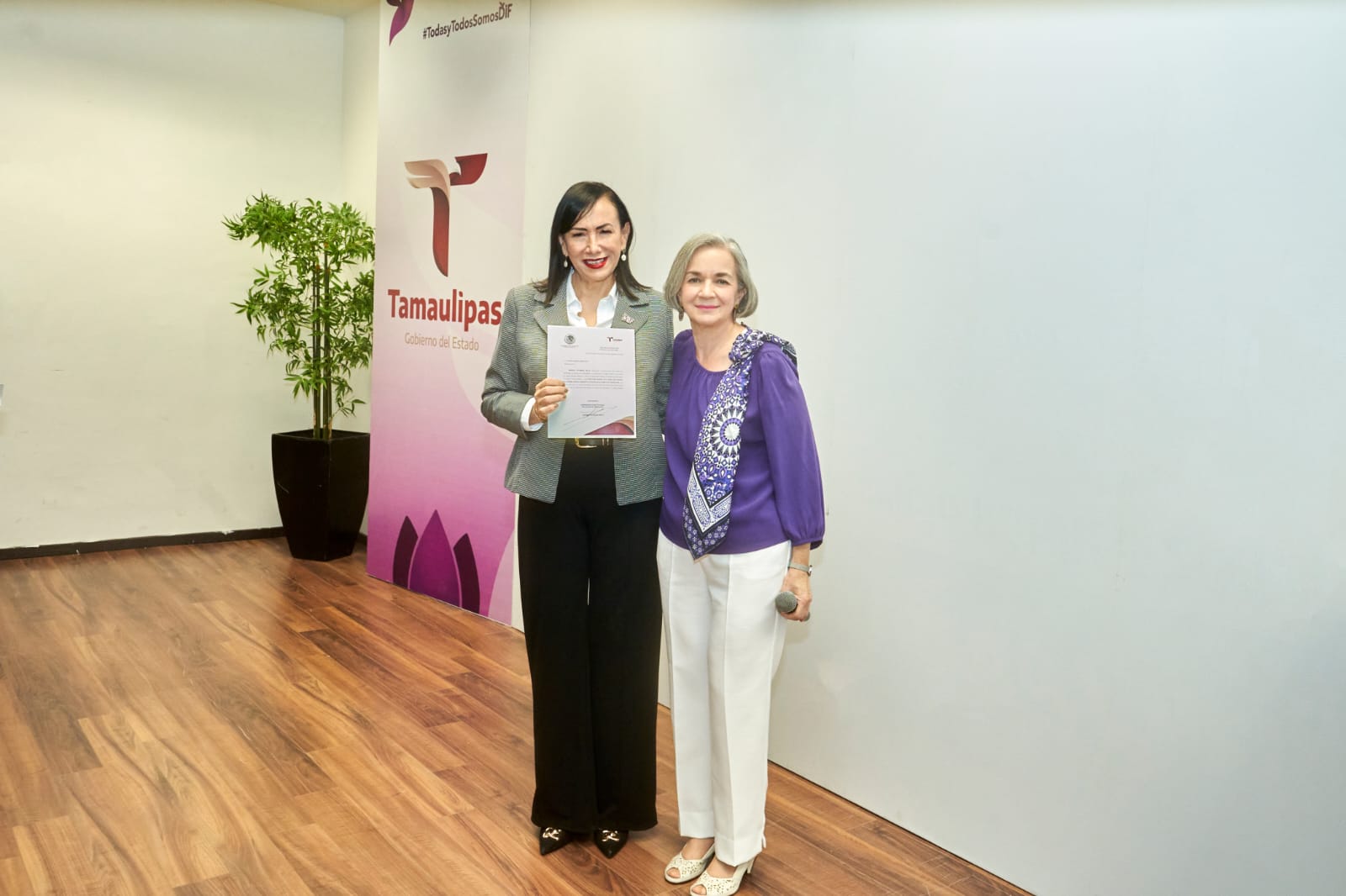 Entrega María de Villarreal nombramiento a Patricia Lara Ayala