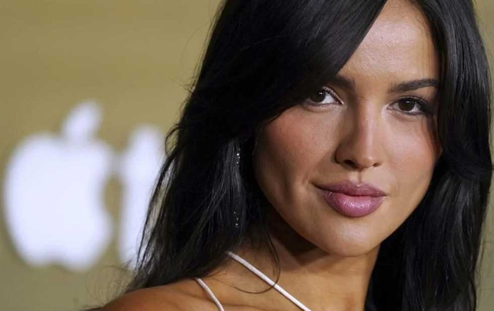 Se aleja Eiza González de redes para iniciar el 2024 ‘feliz’