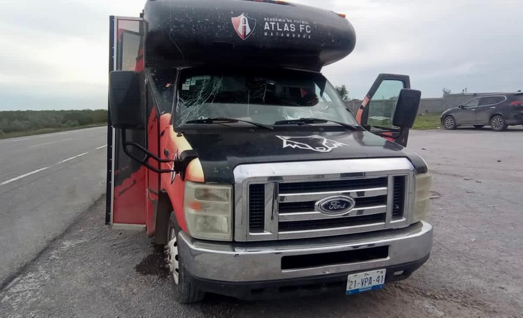 Escuela del Atlas de Matamoros sufre accidente en libramiento de San Fernando
