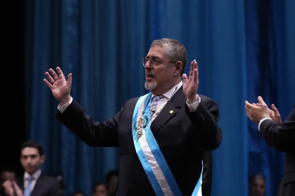 Asume Arévalo, finalmente, Presidencia de Guatemala