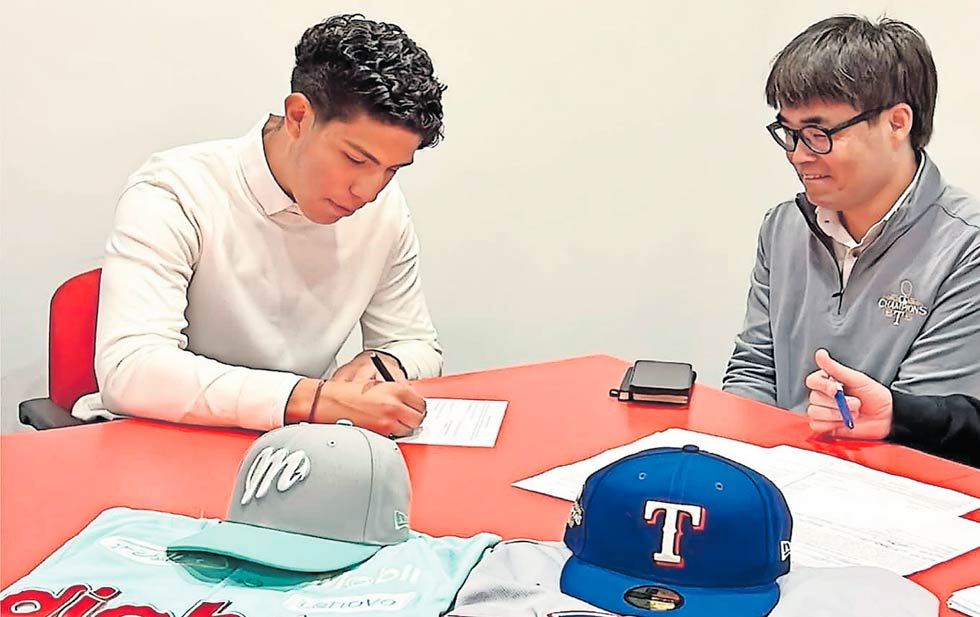 Cátcher chihuahuense firma con los Rangers de Texas