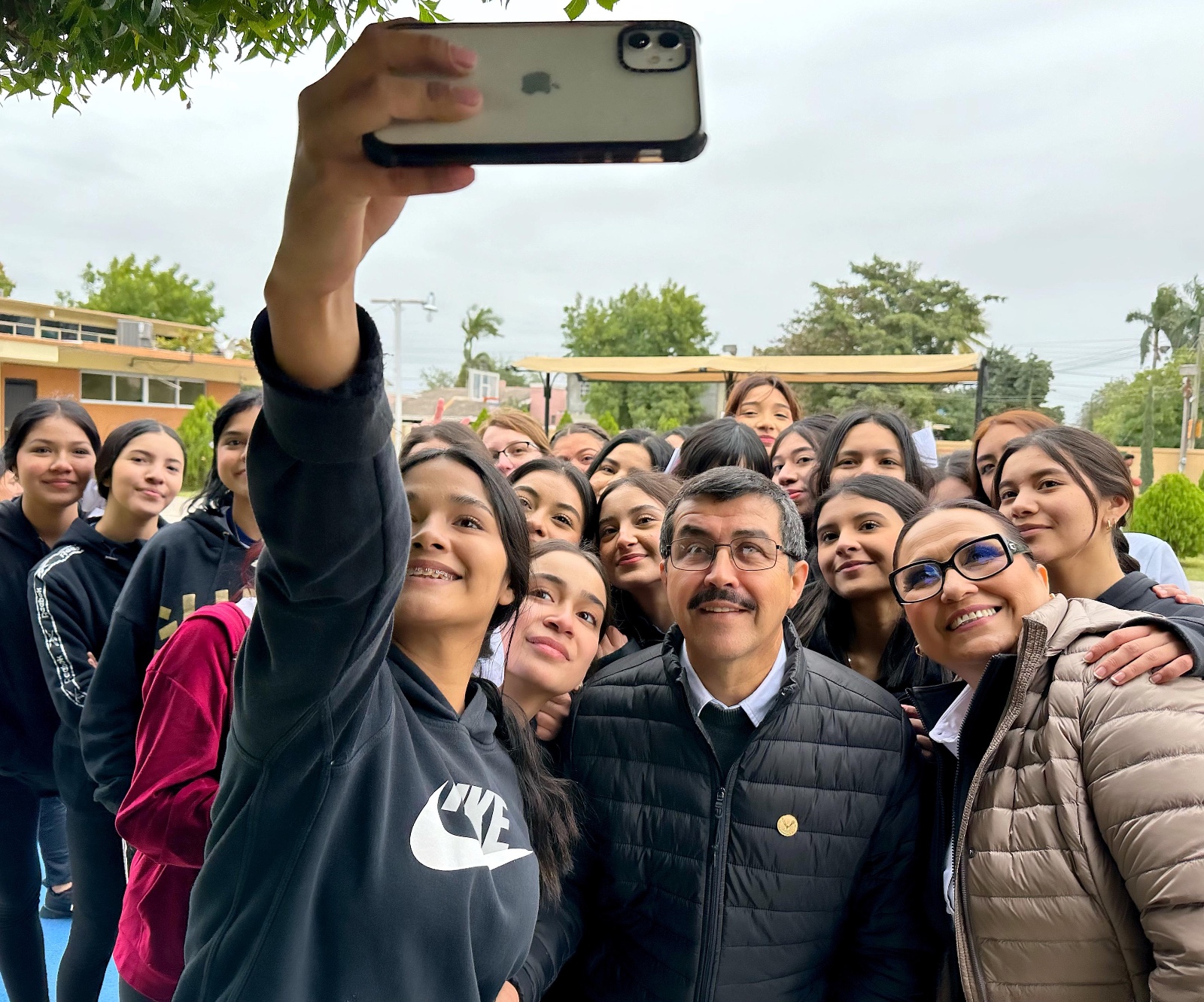 Dámaso Anaya fortalece vínculos con universitarios de la UAT Campus Mante