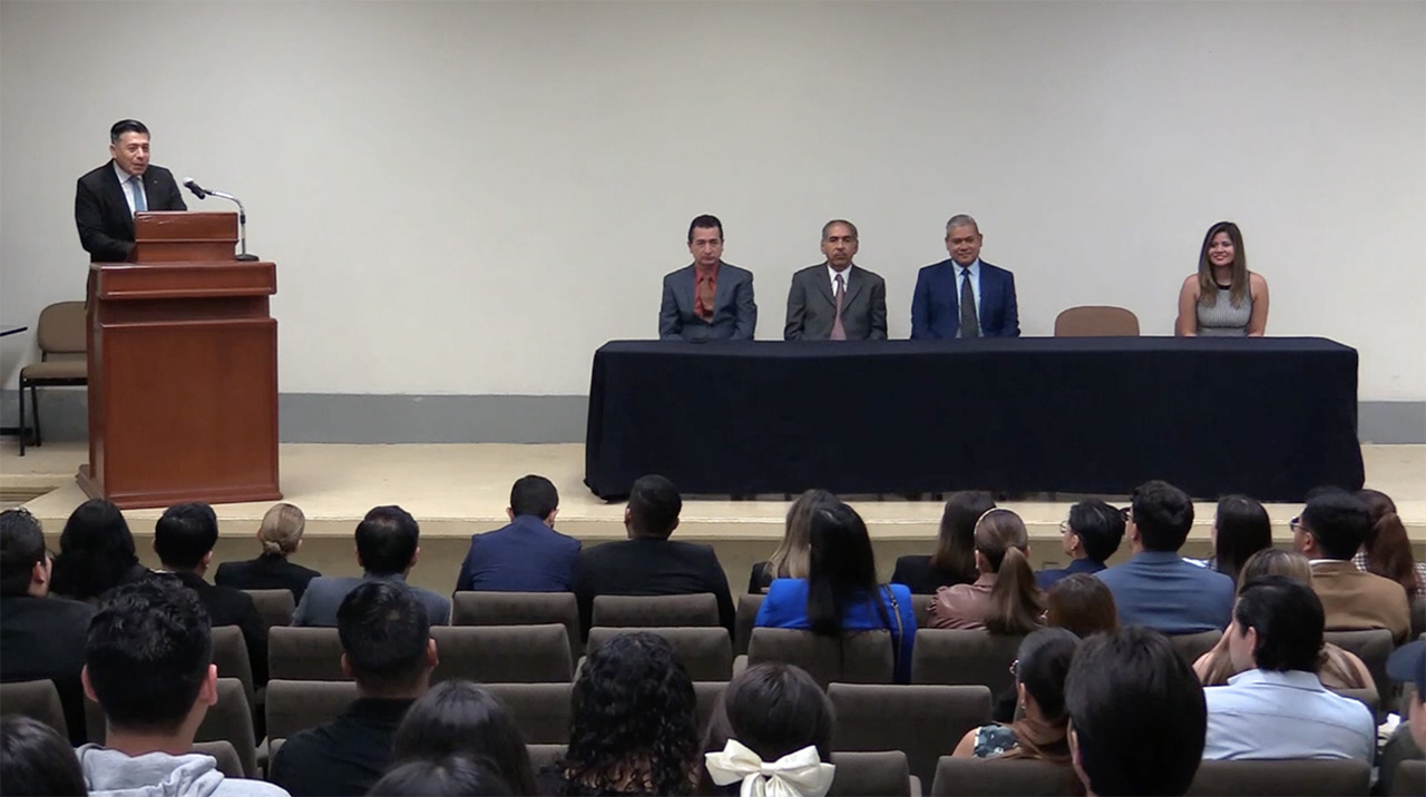 Difunde la UAT temas especializados de odontología