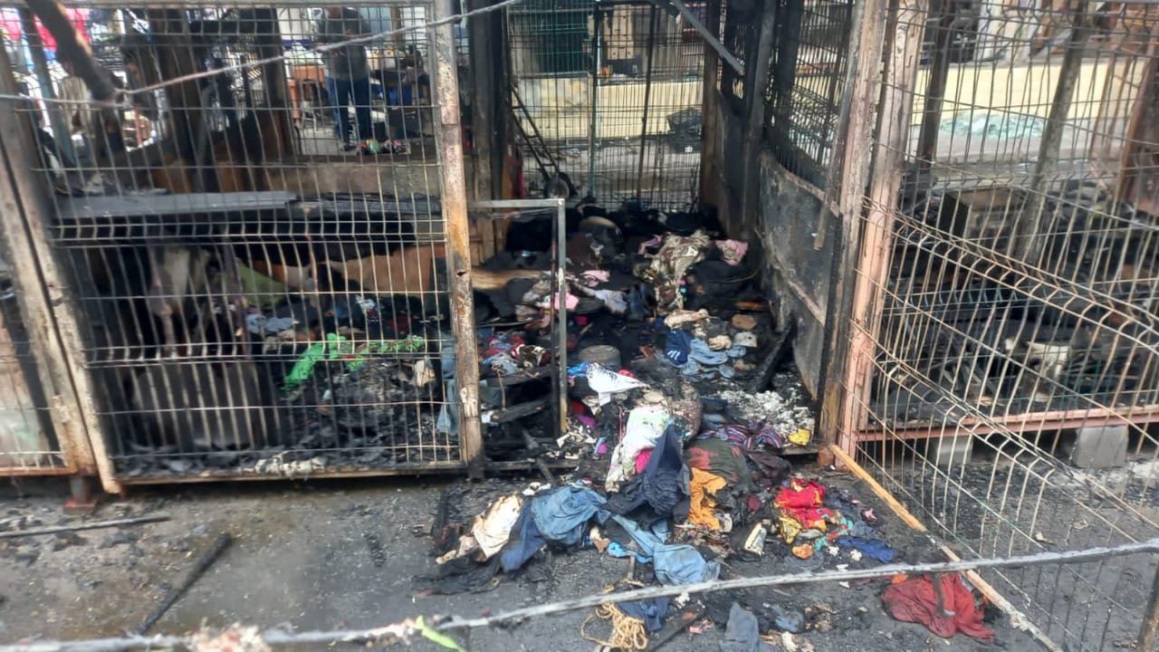 Locales de la Abasolo se incendian en la madrugada