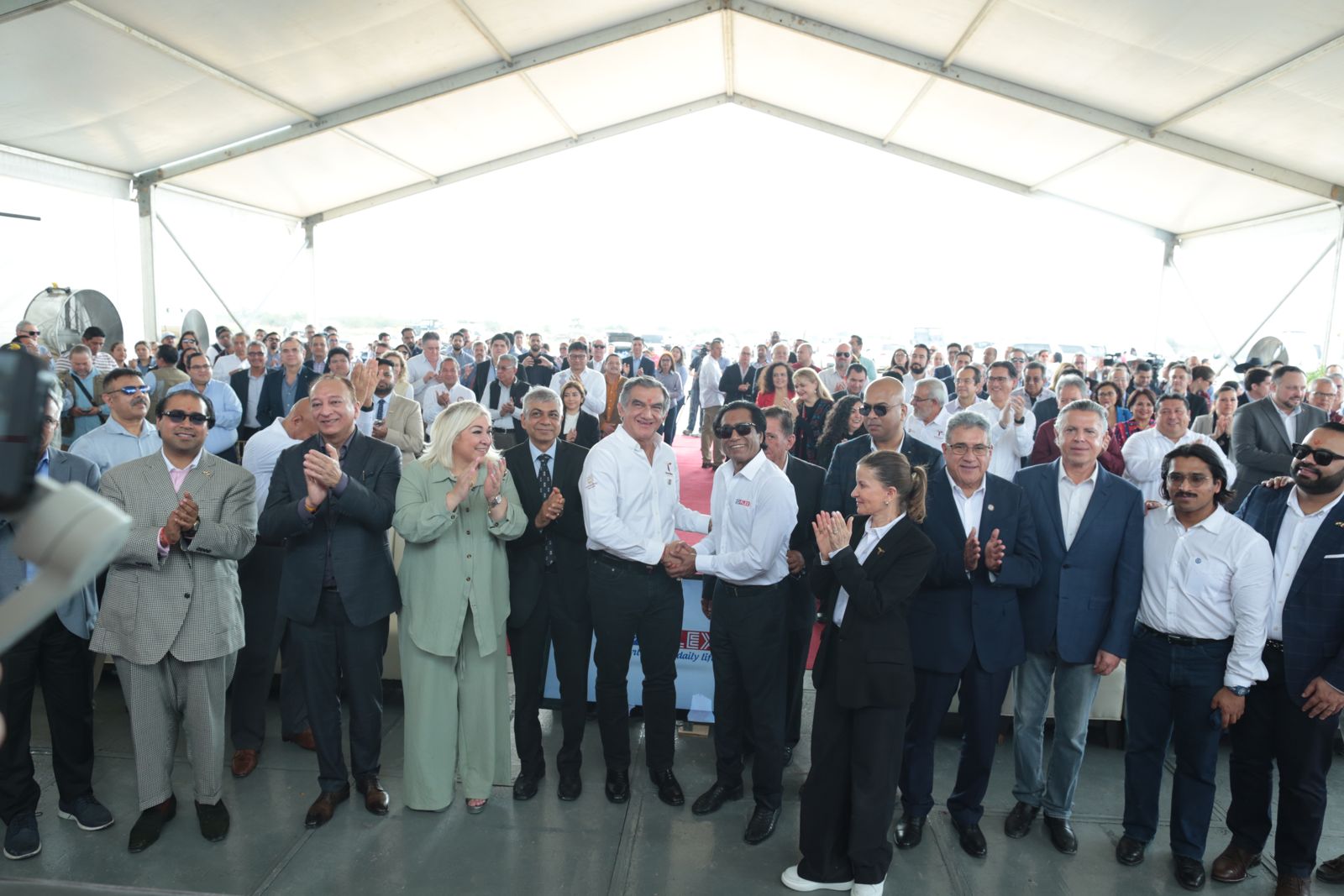 Pone Américo primera piedra de planta industrial en Altamira