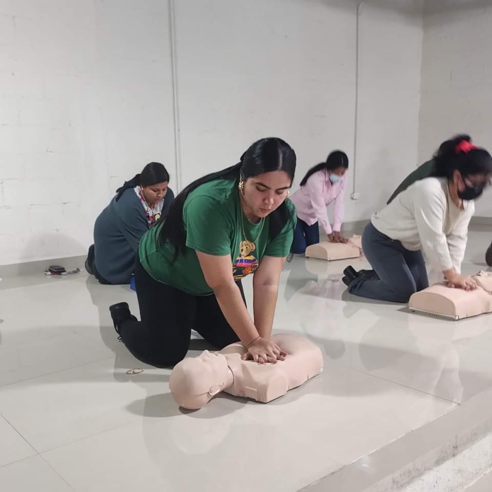 Cruz Roja Mexicana capacita en RCP a 25 médicos
