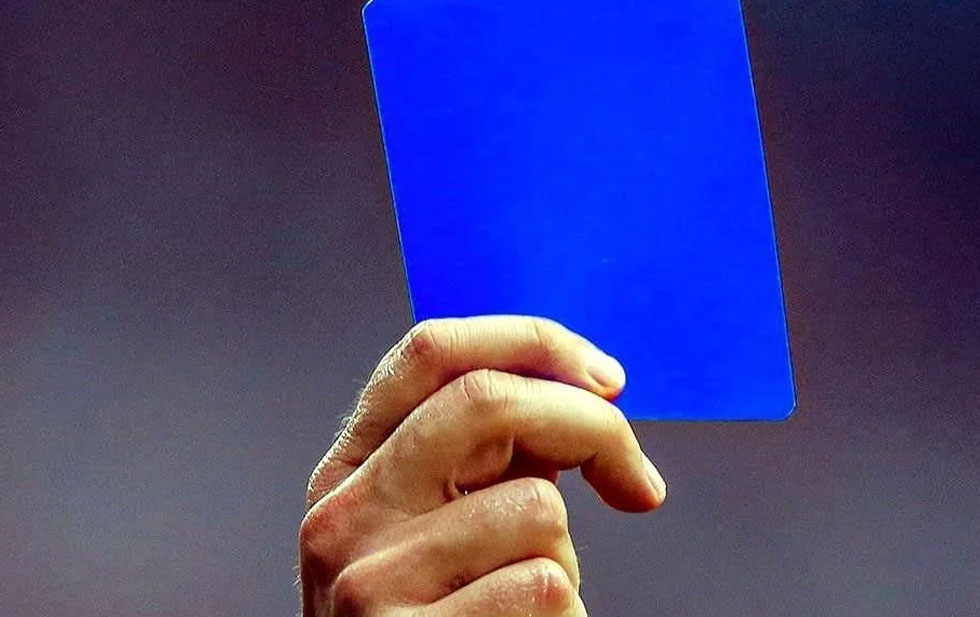 Sorpresa: llegaría la tarjeta azul al futbol