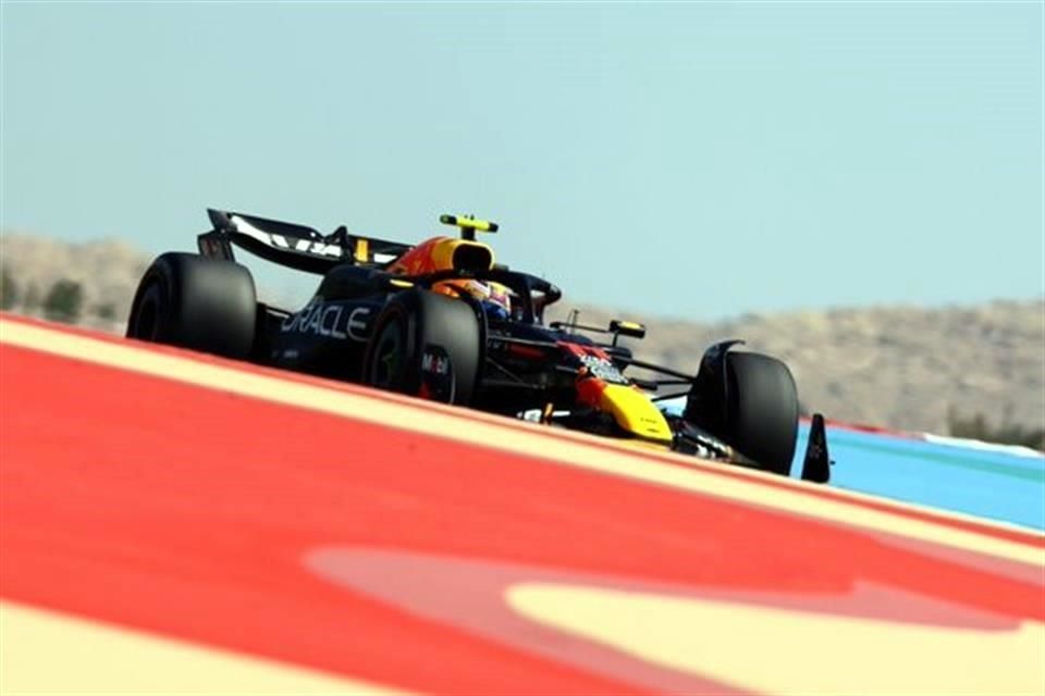 Batalla Checo Pérez con el RB20 en pretemporada