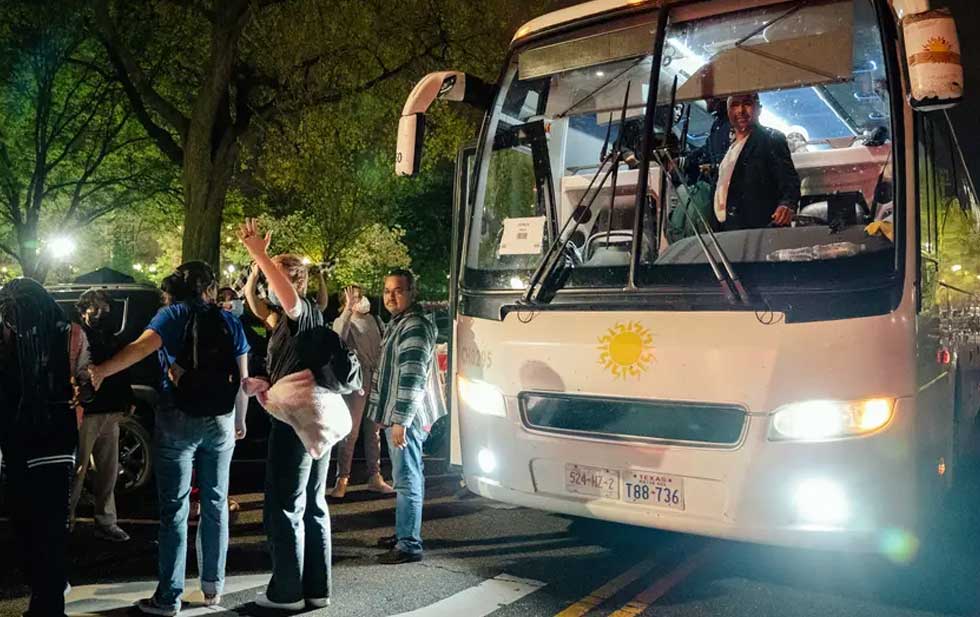 Gasta Texas más de 148 mdd en transporte de migrantes