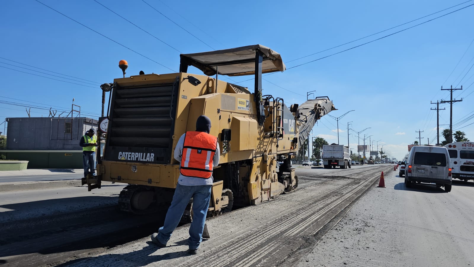 Rehabilitan Avenida Lauro Villar