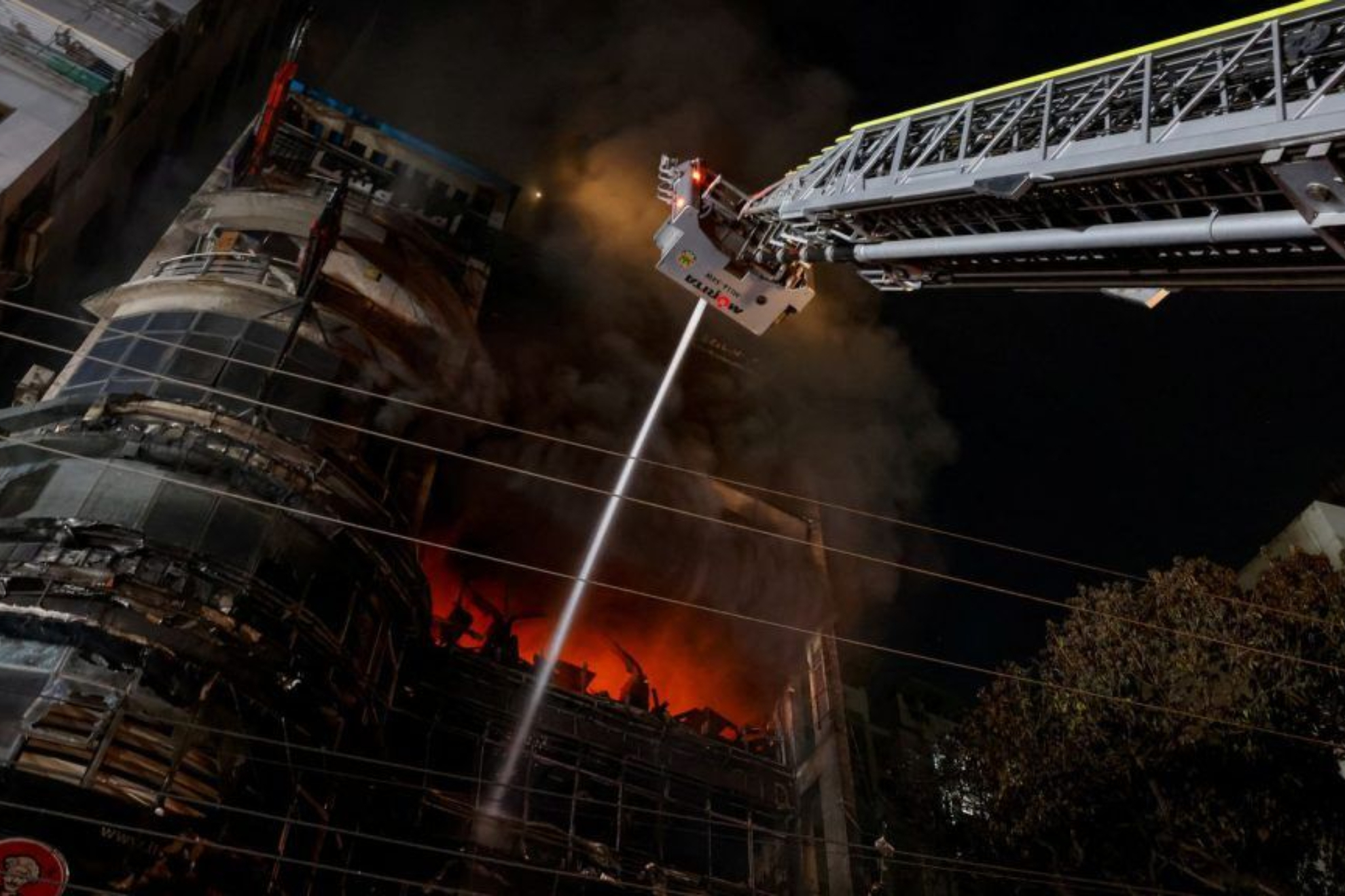 Incendio en edificio de Bangladesh deja un aproximado de 43 muertos