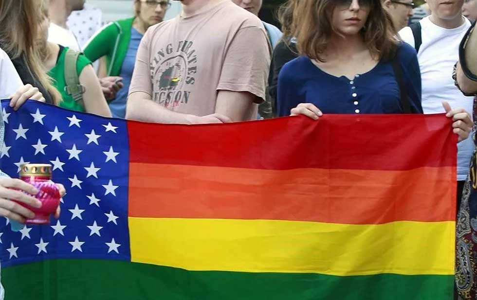 Prohíben izar bandera LGBT en Embajadas de EU