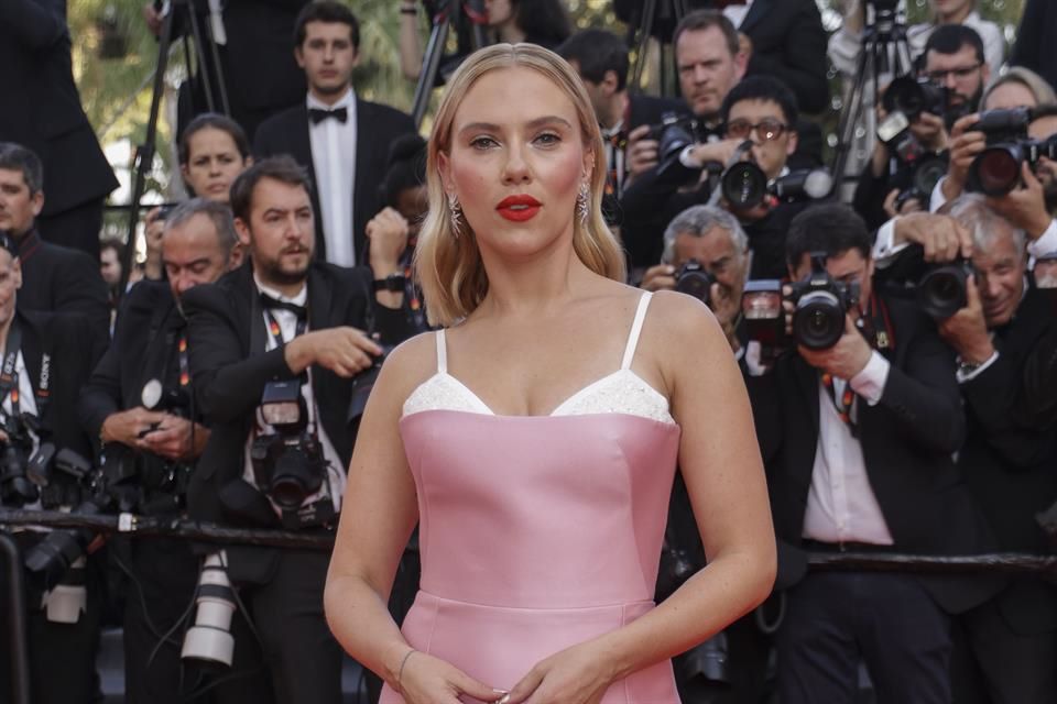 Negocia Scarlett Johansson rol en cinta de ‘Jurassic Park’