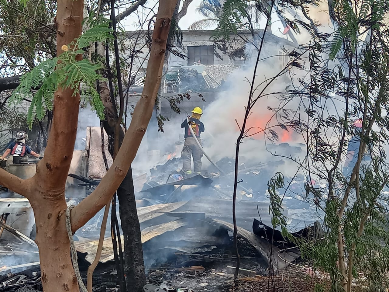 Incendio destruye vivienda de abuelitos