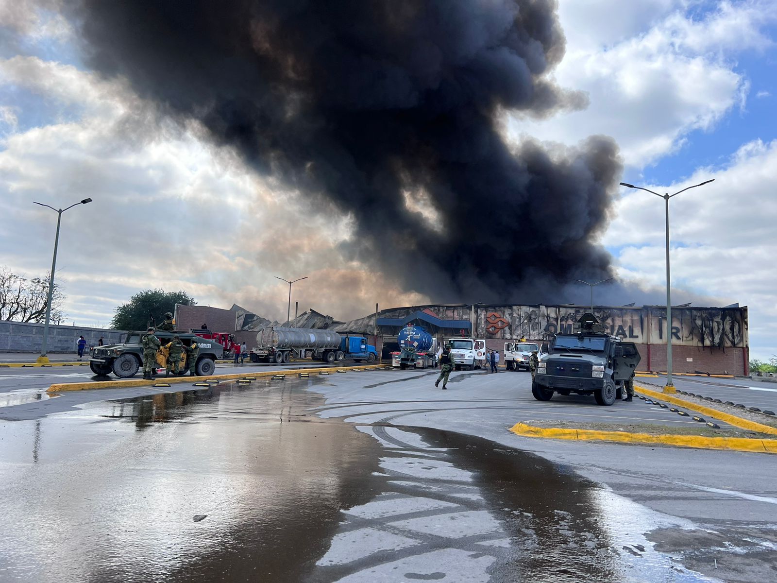 Perdida total en comercializadora incendiada en Reynosa