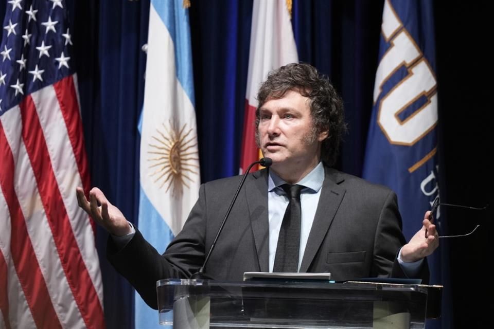 Anuncian trabajadores huelga general contra Milei