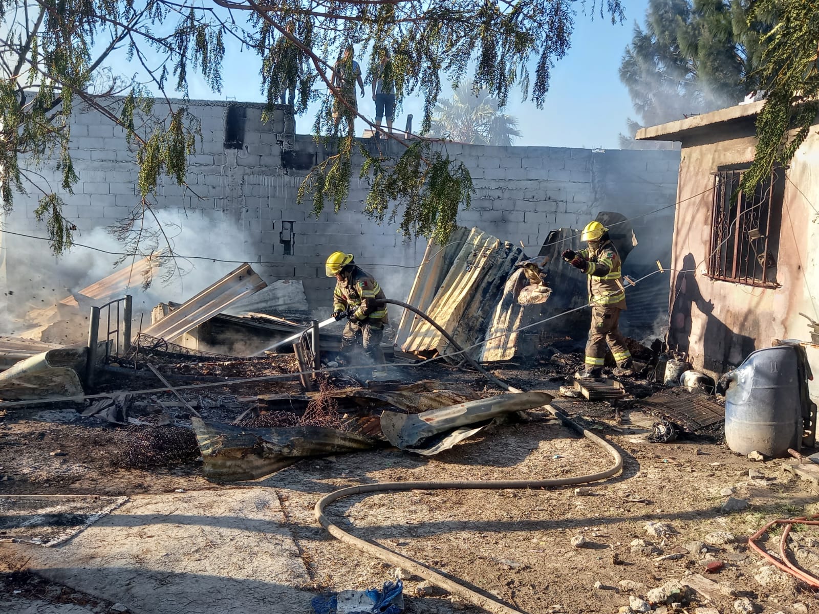 FEROZ INCENDIO CONSUME VIVIENDAS EN MATAMOROS