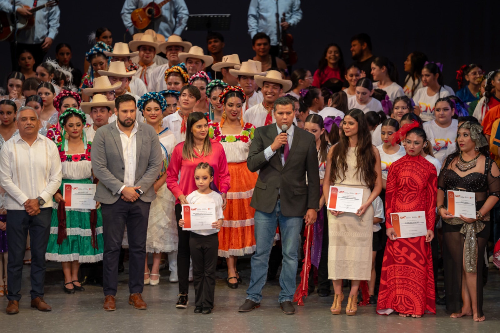 Presenta la UAT con gran éxito su Festival del Día Internacional de la Danza