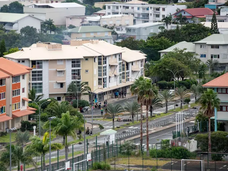 Francia decreta emergencia en Nueva Caledonia tras disturbios