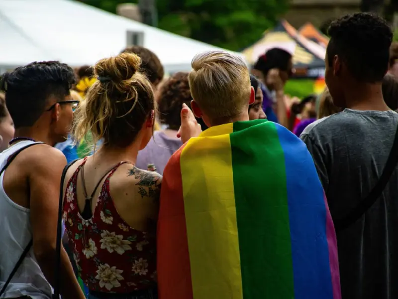 EU emite alerta de viaje mundial por amenazas terroristas en eventos LGBTQI+