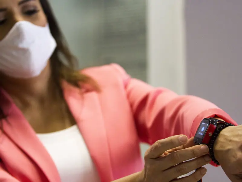 Cofepris aprueba software para monitoreo cardiáco en relojes inteligentes
