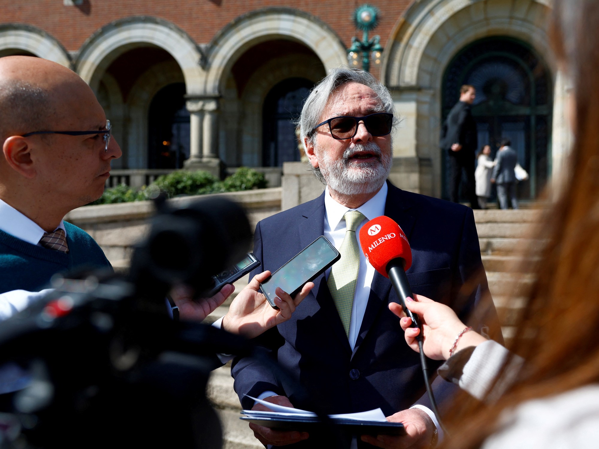 Ecuador justifica incursión a embajada mexicana