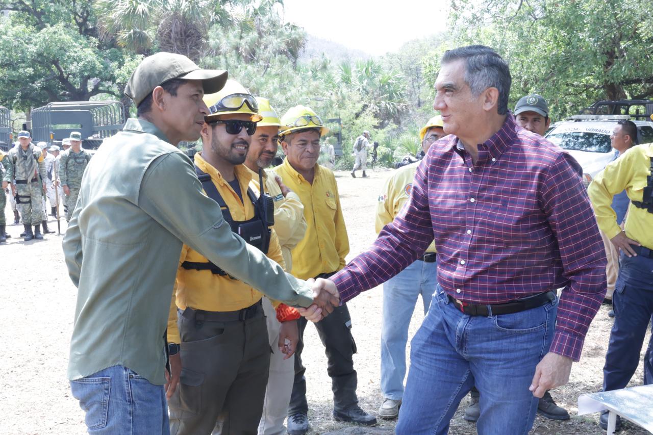 Supervisa gobernador trabajos en el Cañón del Novillo; incendio controlado al 65%