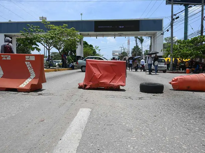 Maestros de la CNTE reactivan bloqueos a las entradas y salidas de Tuxtla Gutiérrez