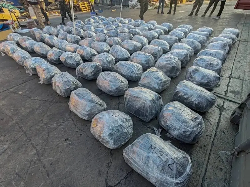 El Salvador incauta más de una tonelada de cocaína en el Pacífico