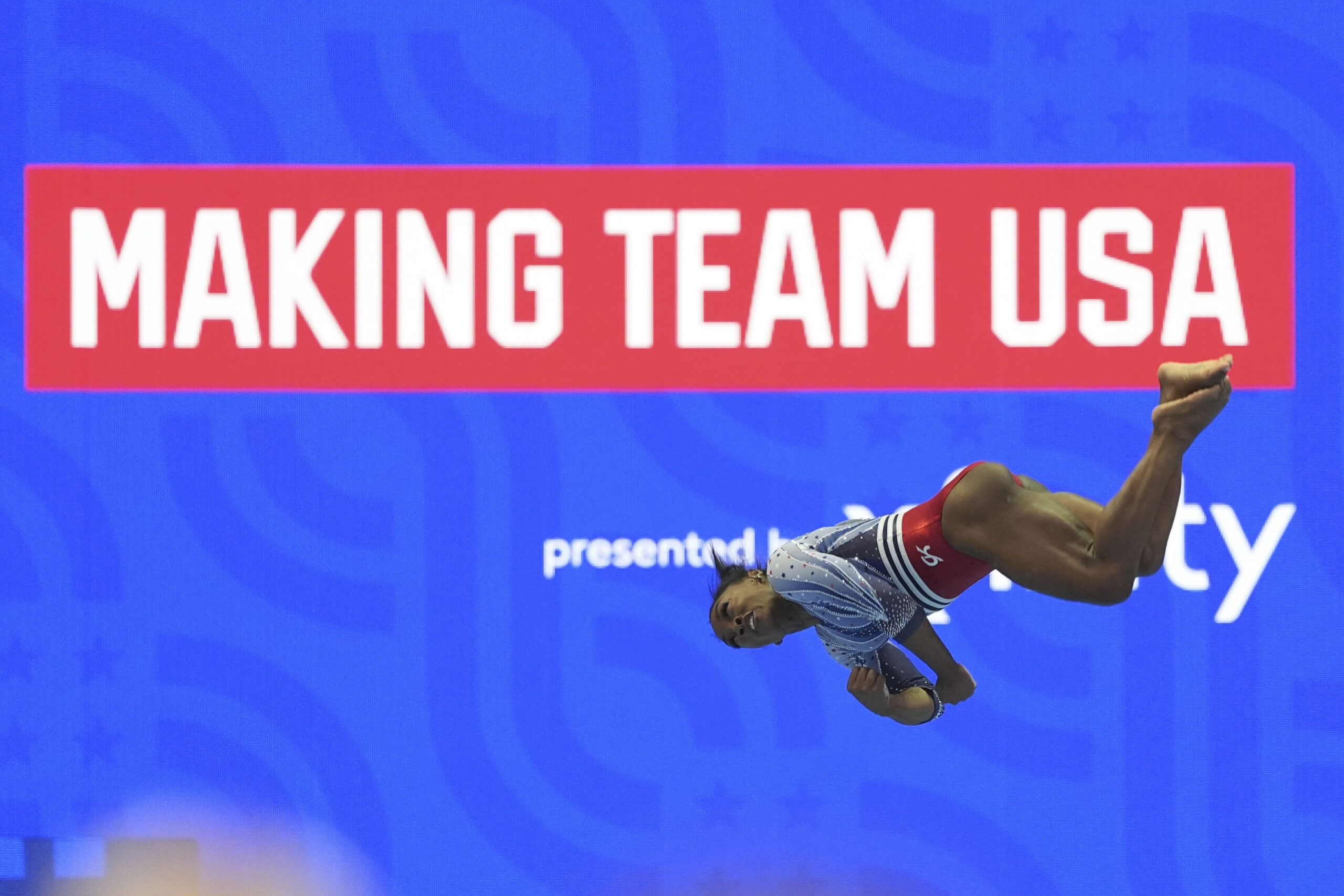 Simone Biles se destaca en la primera jornada del clasificatorio estadounidense