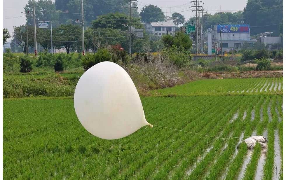 Reanuda Corea del Norte lanzamiento de globos con basura