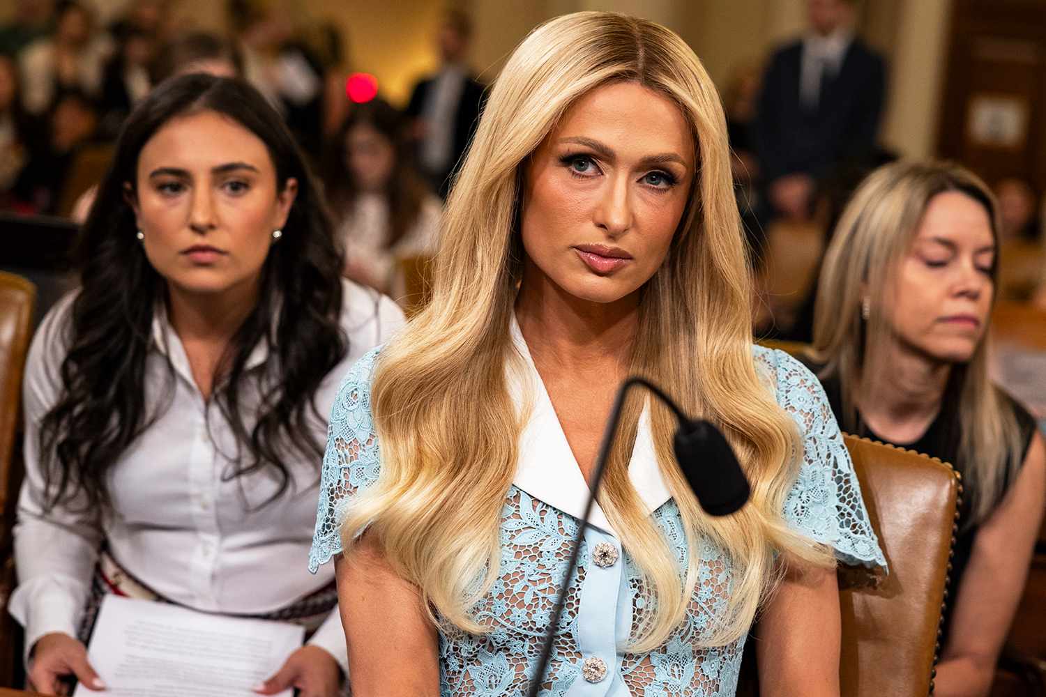 Paris Hilton ha pedido al Capitolio que se modernicen los programas de bienestar infantil