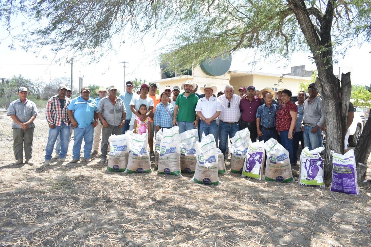 Productores de González reciben suplementos alimenticios para el ganado