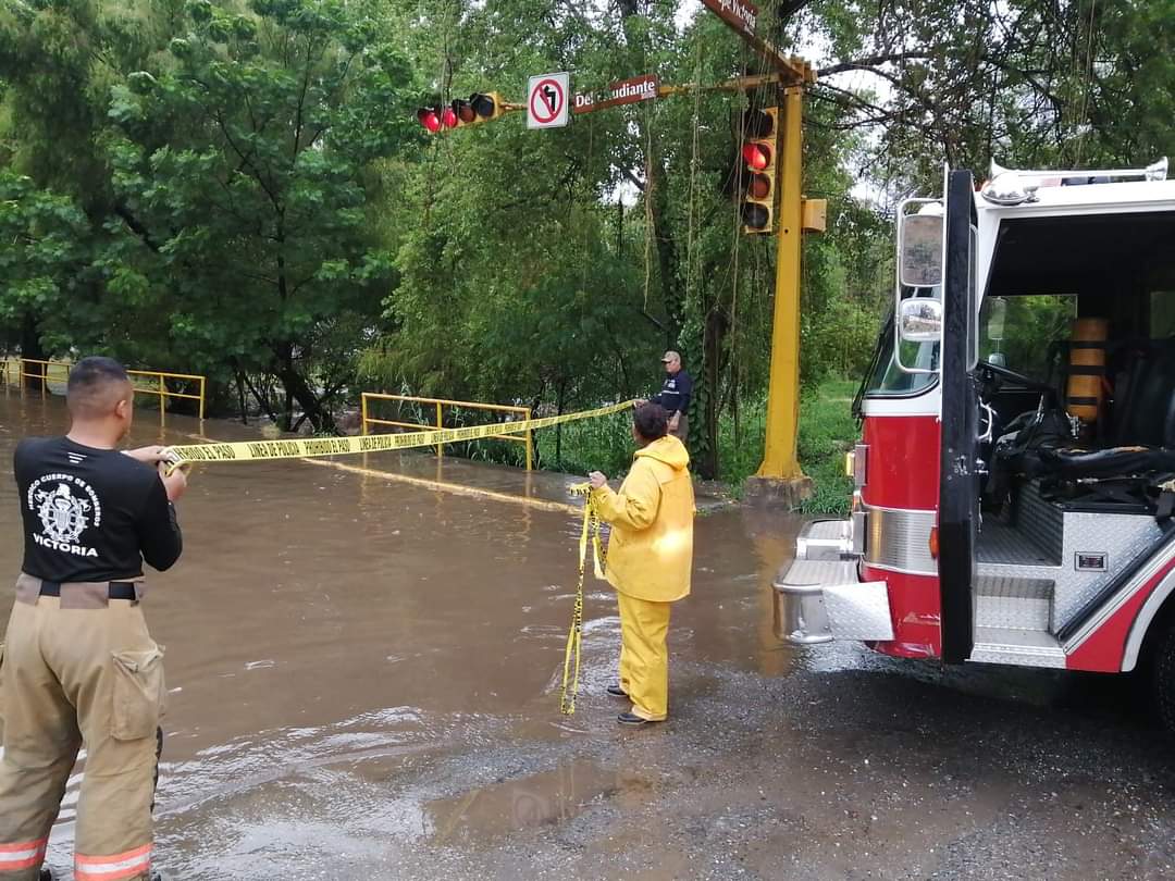Cierran paso del 17 sobre el río San Marcos por inundaciones