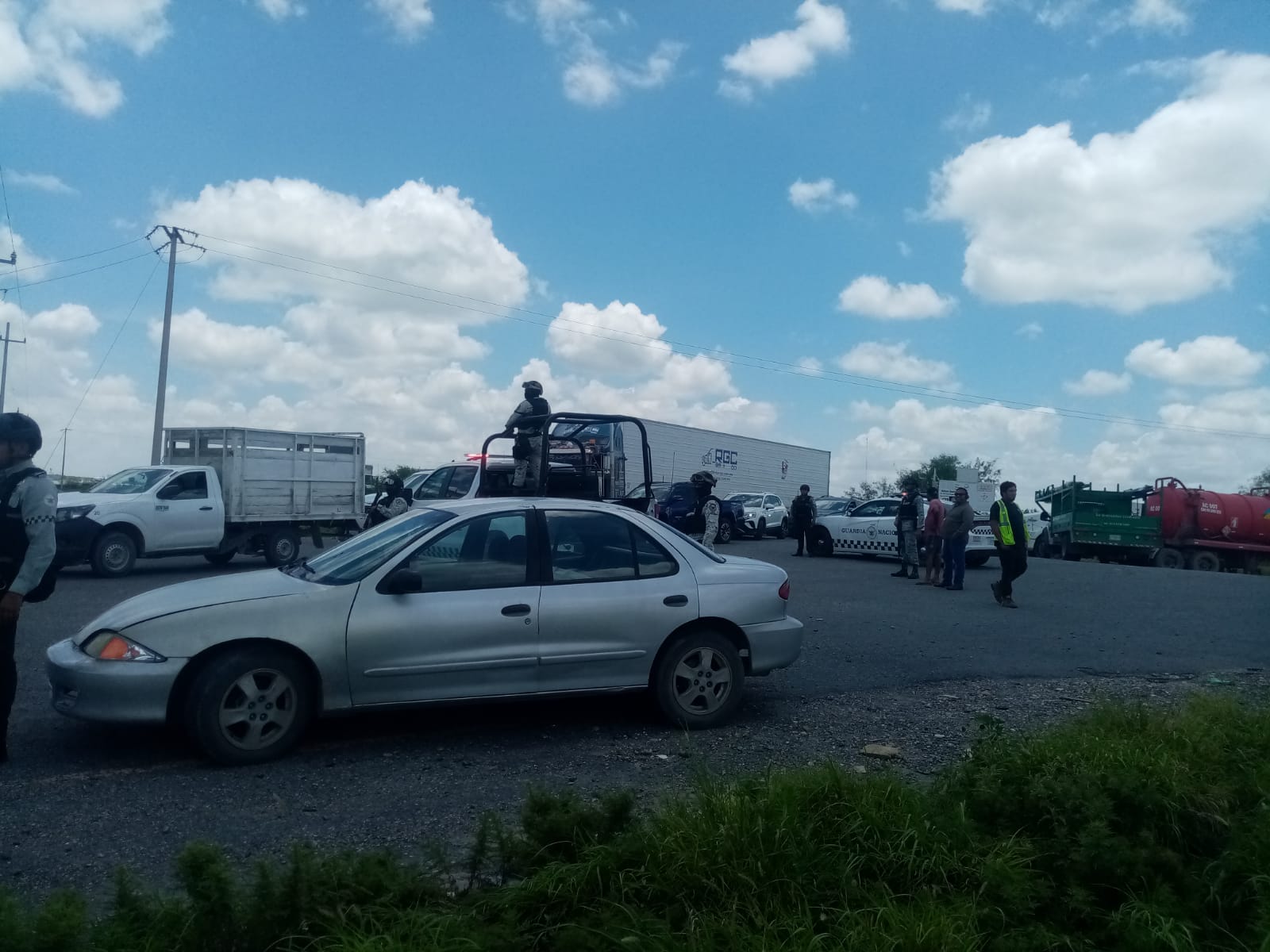 Manifestantes bloquean carretera Reynosa-Monterrey