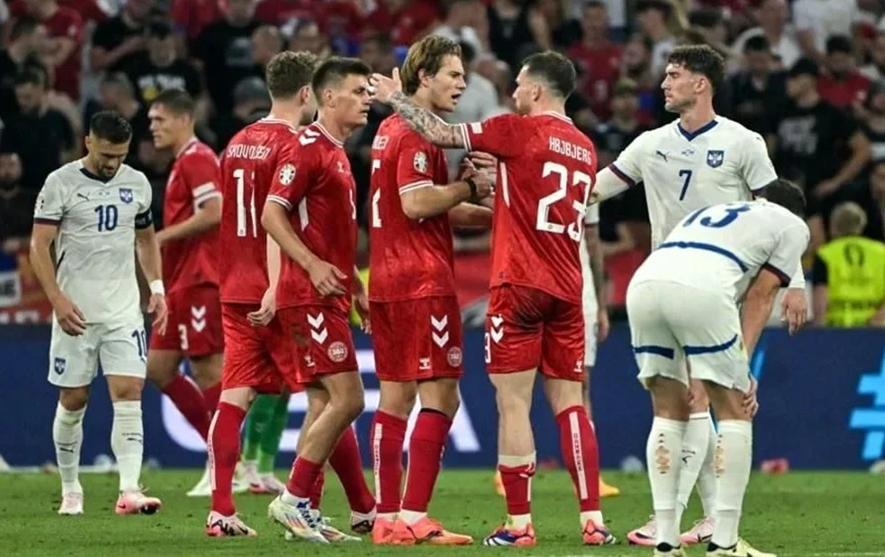 Va Dinamarca a Octavos tras igualar sin goles con Serbia