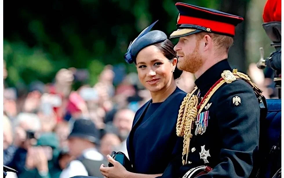 Enrique y Meghan no fueron invitados a festejo de Carlos III
