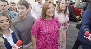 Xóchitl Gálvez se presenta a ejercer su voto