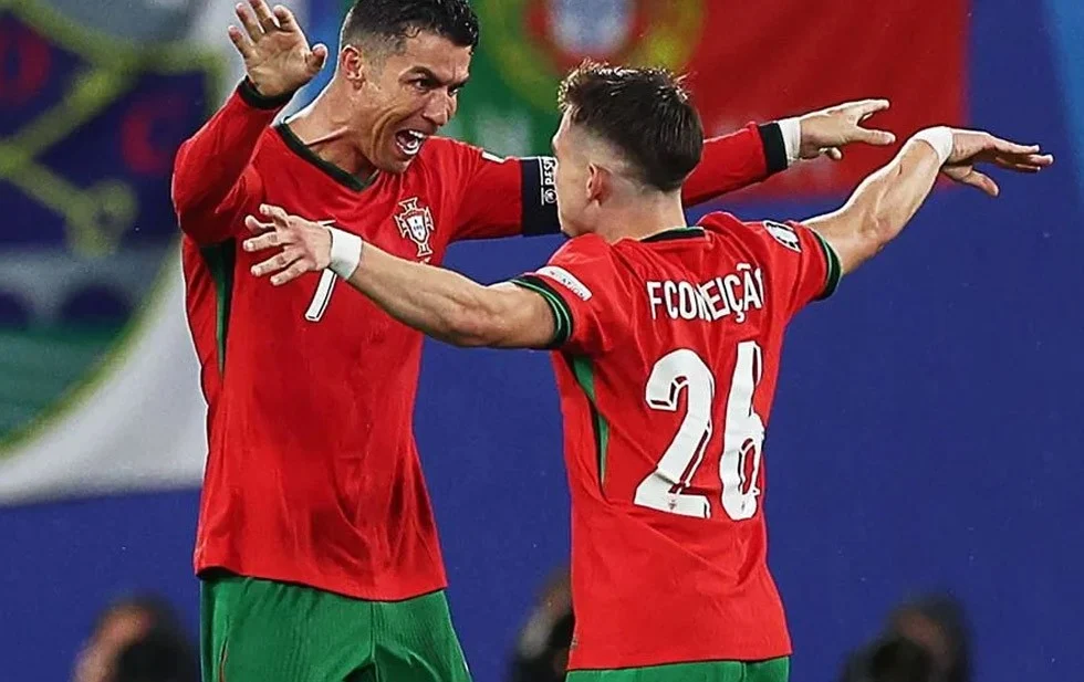 Portugal gana a República Checa en el último minuto