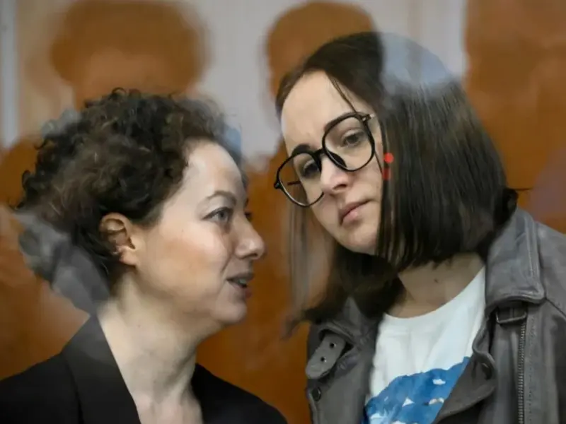 Rusia condena a 6 años de cárcel a directora y dramaturga por terrorismo