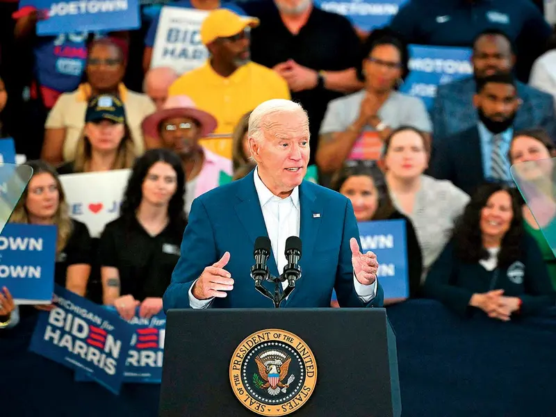 Congelan demócratas 90 millones a Biden