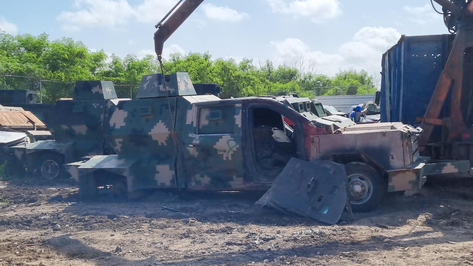 FGR DESTRUYE 50 VEHÍCULOS CON BLINDAJE  ARTESANAL EN REYNOSA