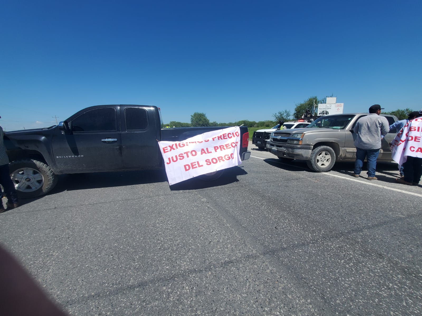Circulación parcialmente cerrada Carretera Reynosa-Monterrey por manifestación de agricultores