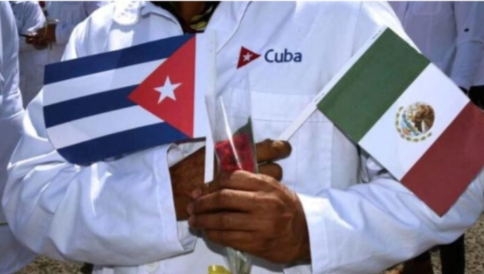 Gobierno de AMLO firma convenio con Cuba para contratar a 2,700 médicos más