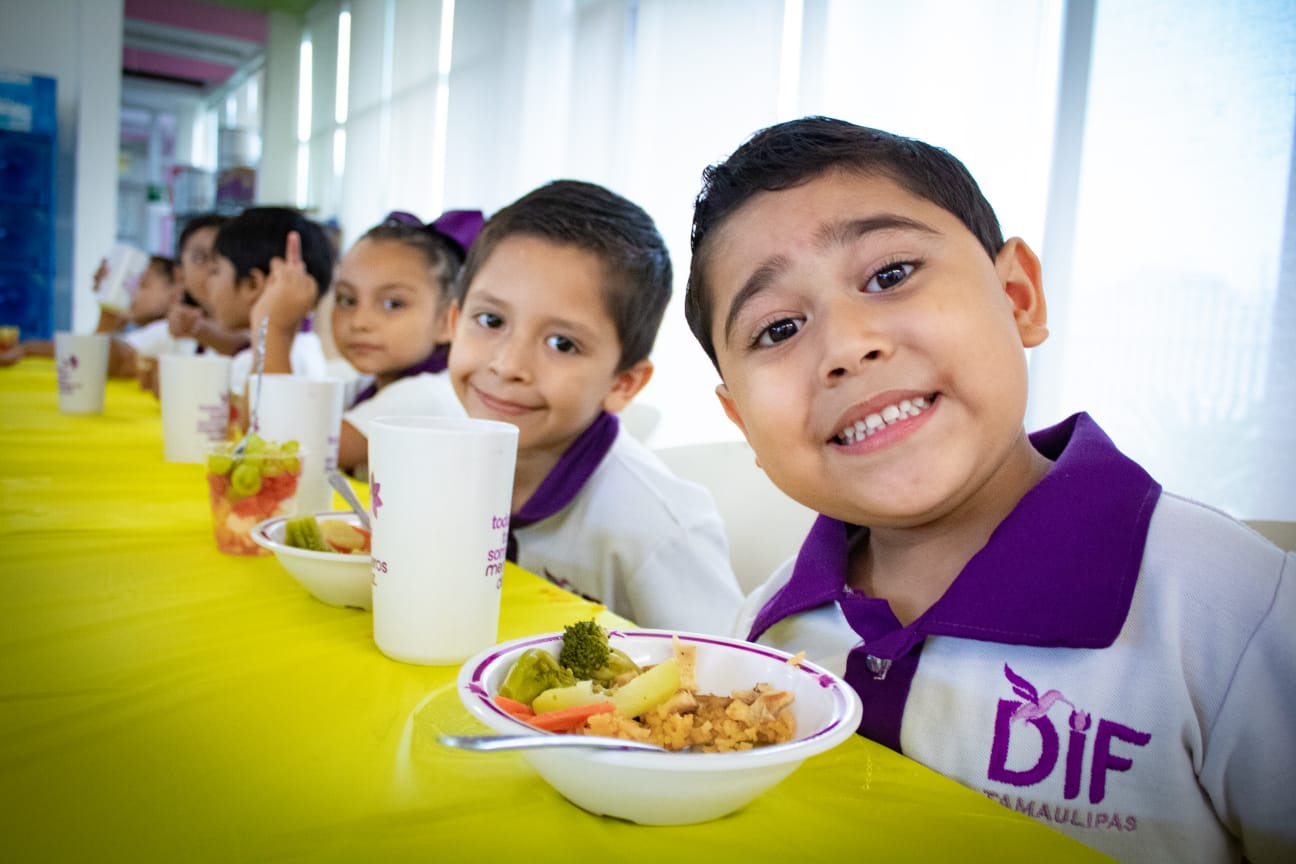 Reciben alumnos dotaciones alimenticias del DIF Tamaulipas durante las vacaciones