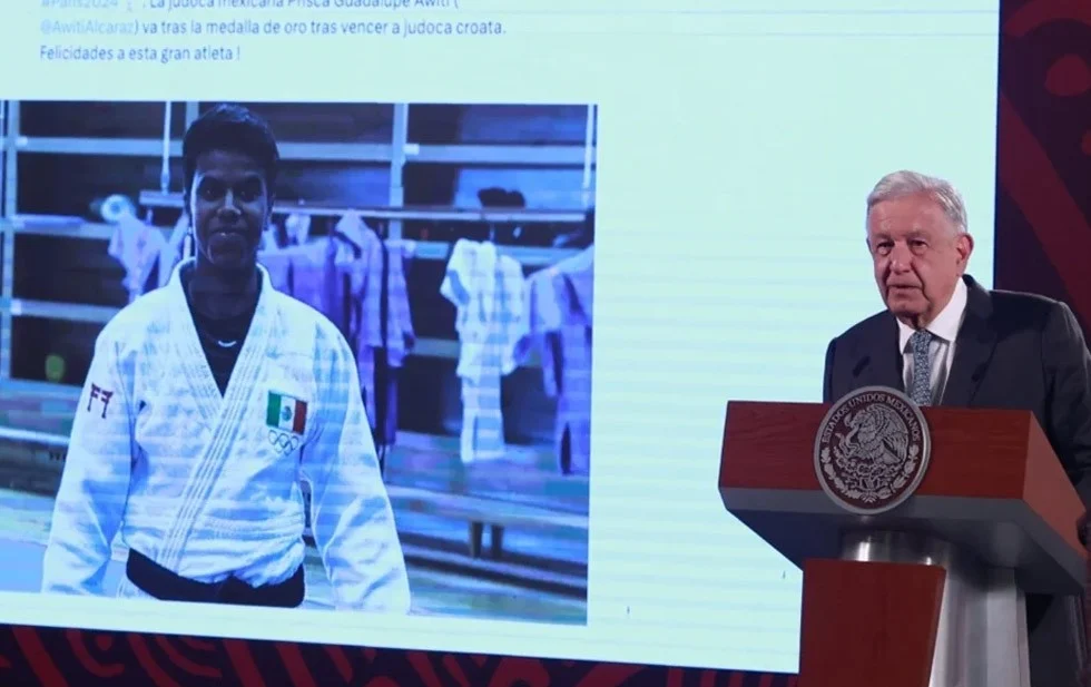 Aplaude AMLO a Prisca por medalla de Plata