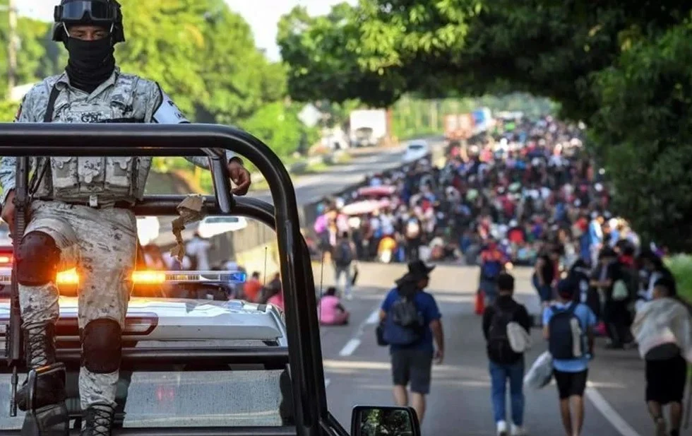 Mexicanos huyen a Guatemala por violencia en el sur